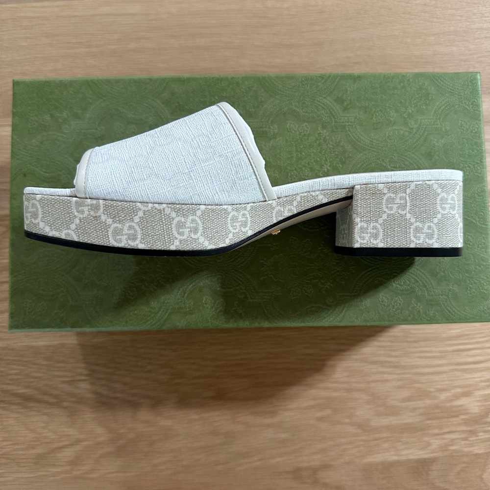 Gucci GG Supreme Canvas Slide Sandal (White, size 38) - Picture 4 of 12